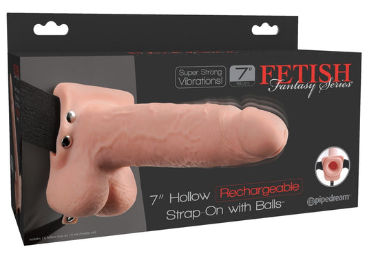 Fetish Fantasy - Strap-on mit Hoden