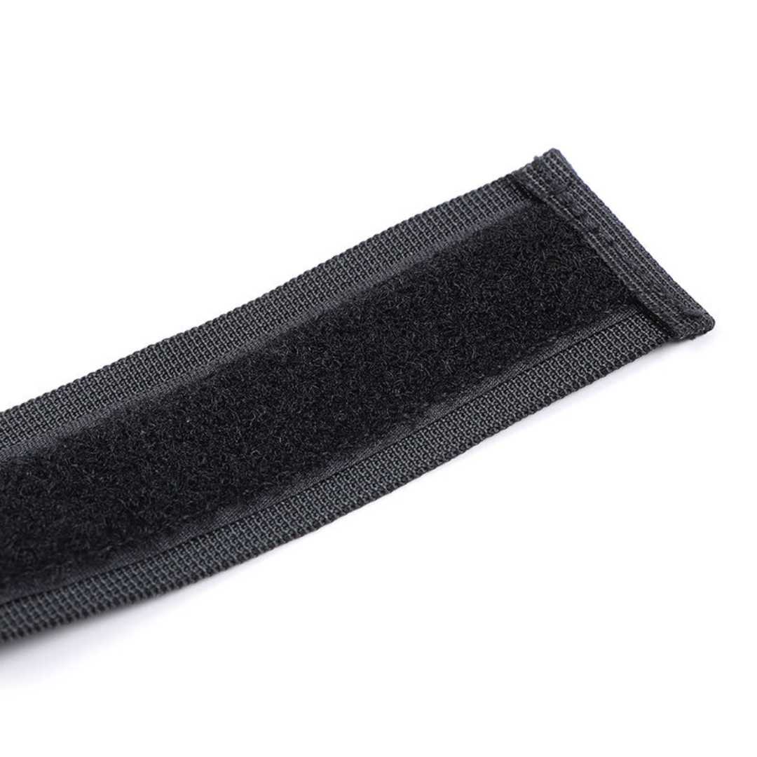 Fetischhalsband mit Handgelenkhalterung