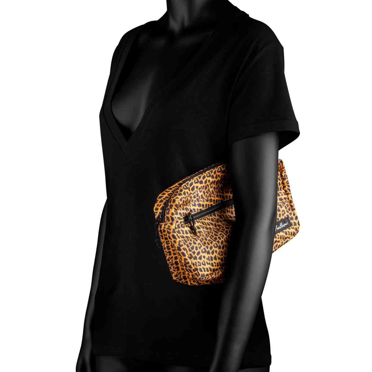 Frau mit Verpackung Tasche "Gato"