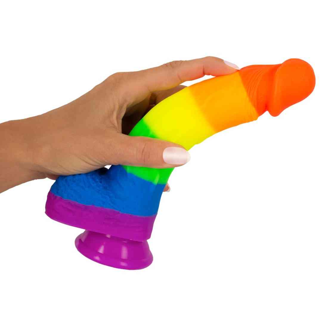 Naturdildo in Regenbogenfarben