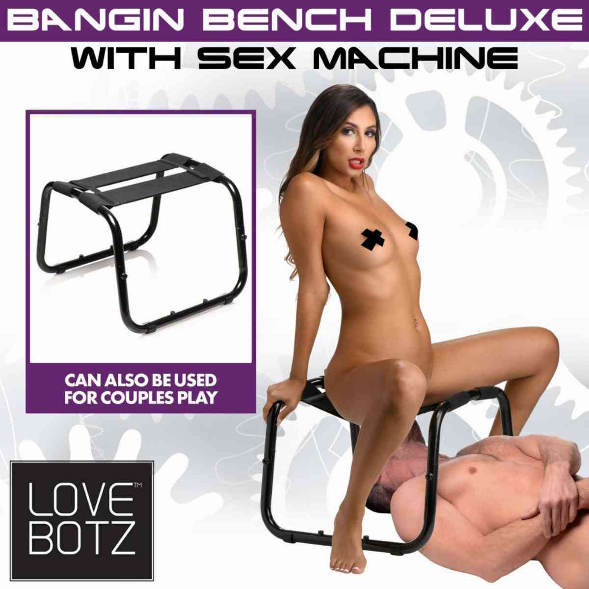 Frau auf Multispeed-Sexmaschine mit Bank "Deluxe Bangin" mit Mann