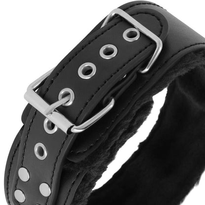 Darkness - Gepolstertes BDSM Halsband mit Leine