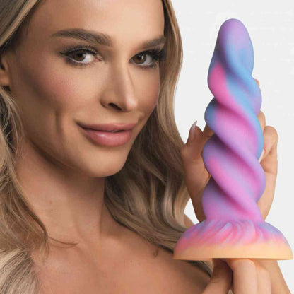 Frau mit Einhorn Dildo "Glow in the Dark"